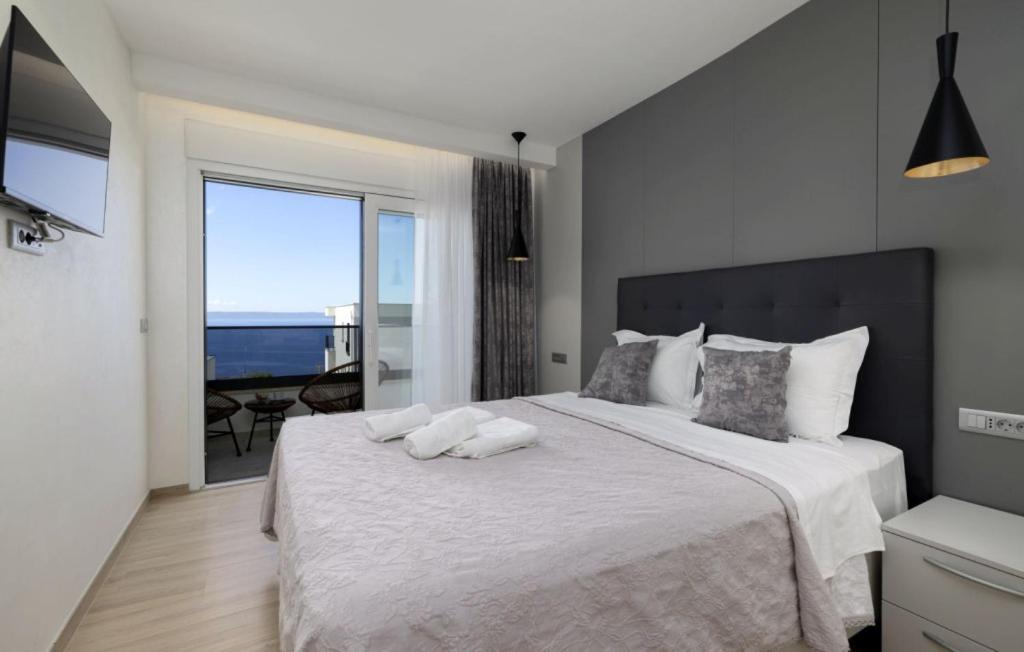 Vila Sunny Lux 3 In By Guide